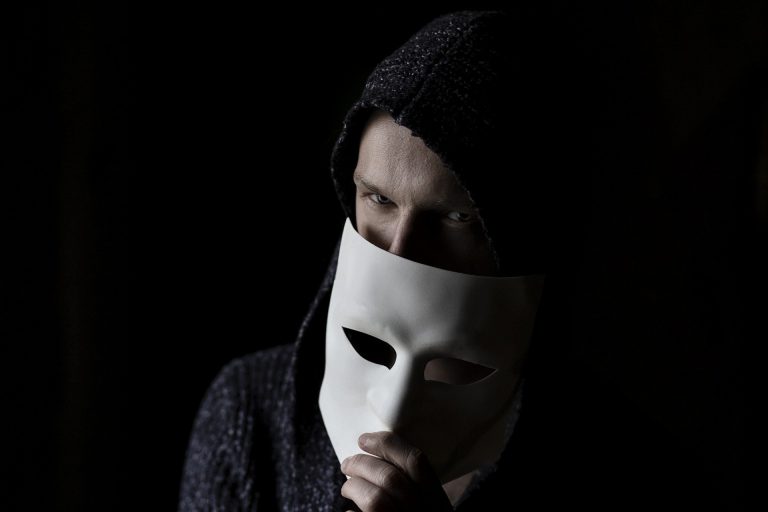 Alasan Banyak Orang Tertipu di Internet, Apa Saja?